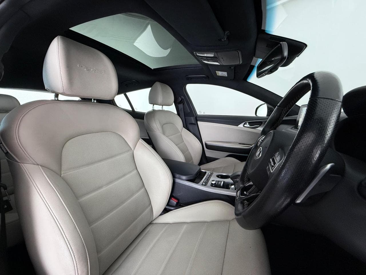 Kia Stinger thumbnail Seat Driver
