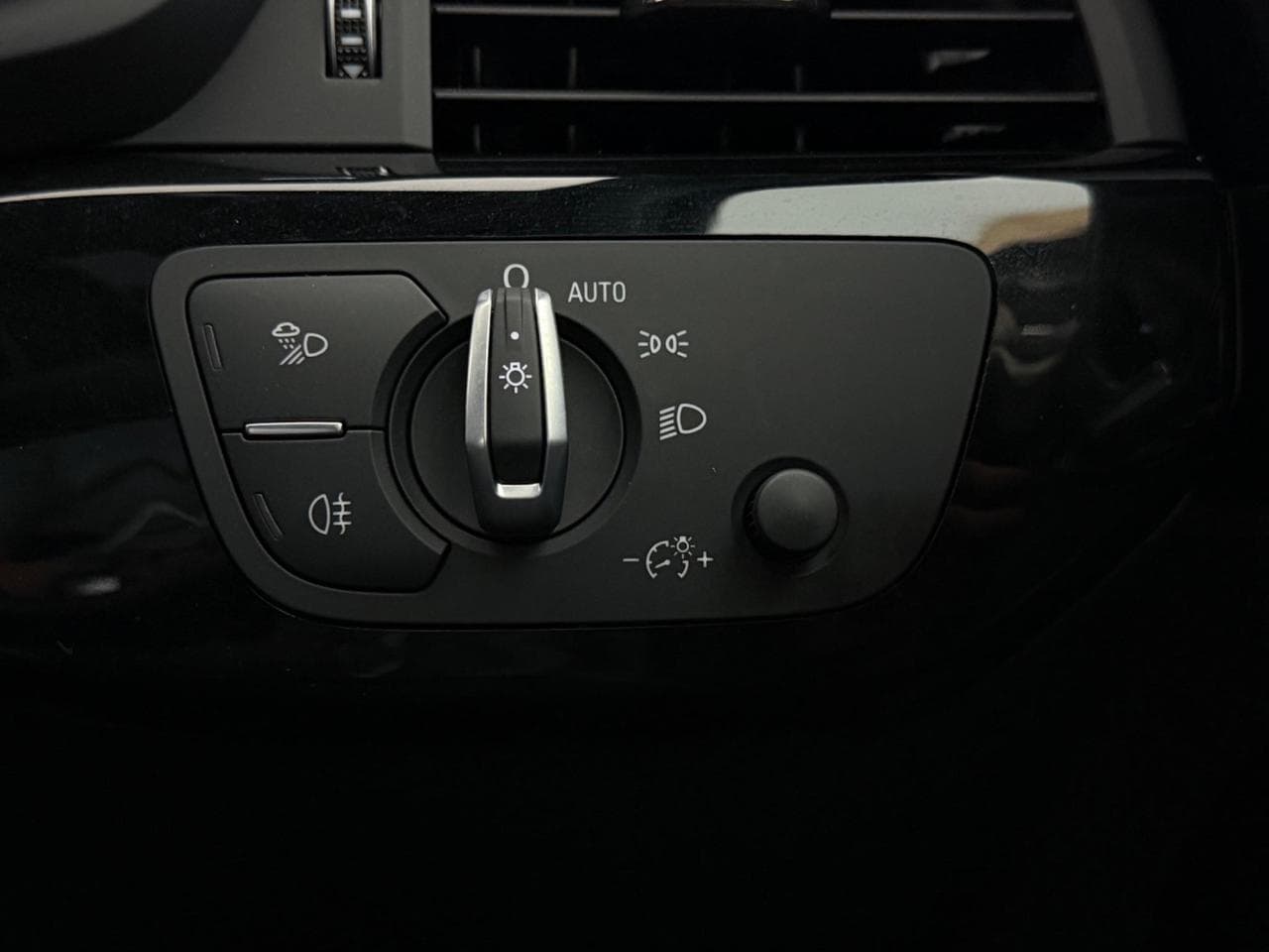 AUDI A4 thumbnail Misc Controls