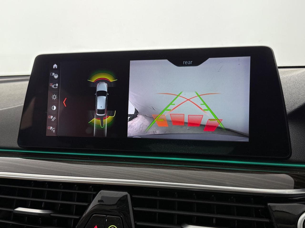 BMW 6 Series thumbnail Infotainment System