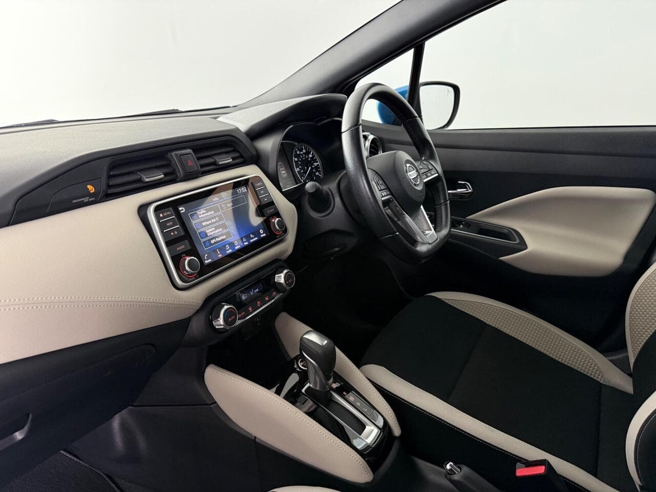 Nissan Micra thumbnail Interior Front
