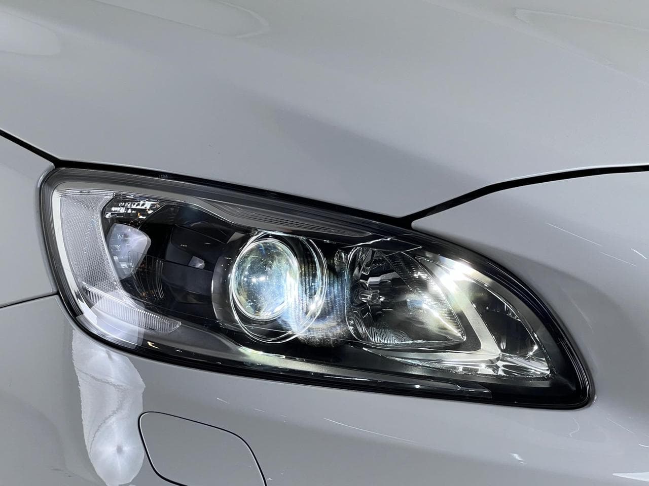 VOLVO S60 thumbnail Lights Front