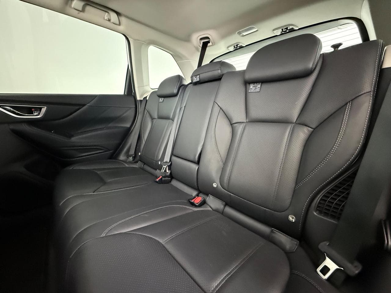 SUBARU Forester thumbnail Seats Rear