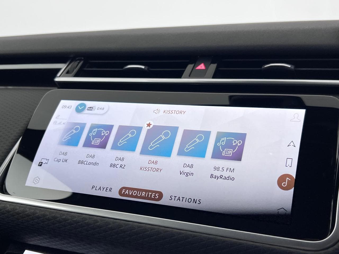 LAND ROVER RANGE ROVER VELAR thumbnail Infotainment System