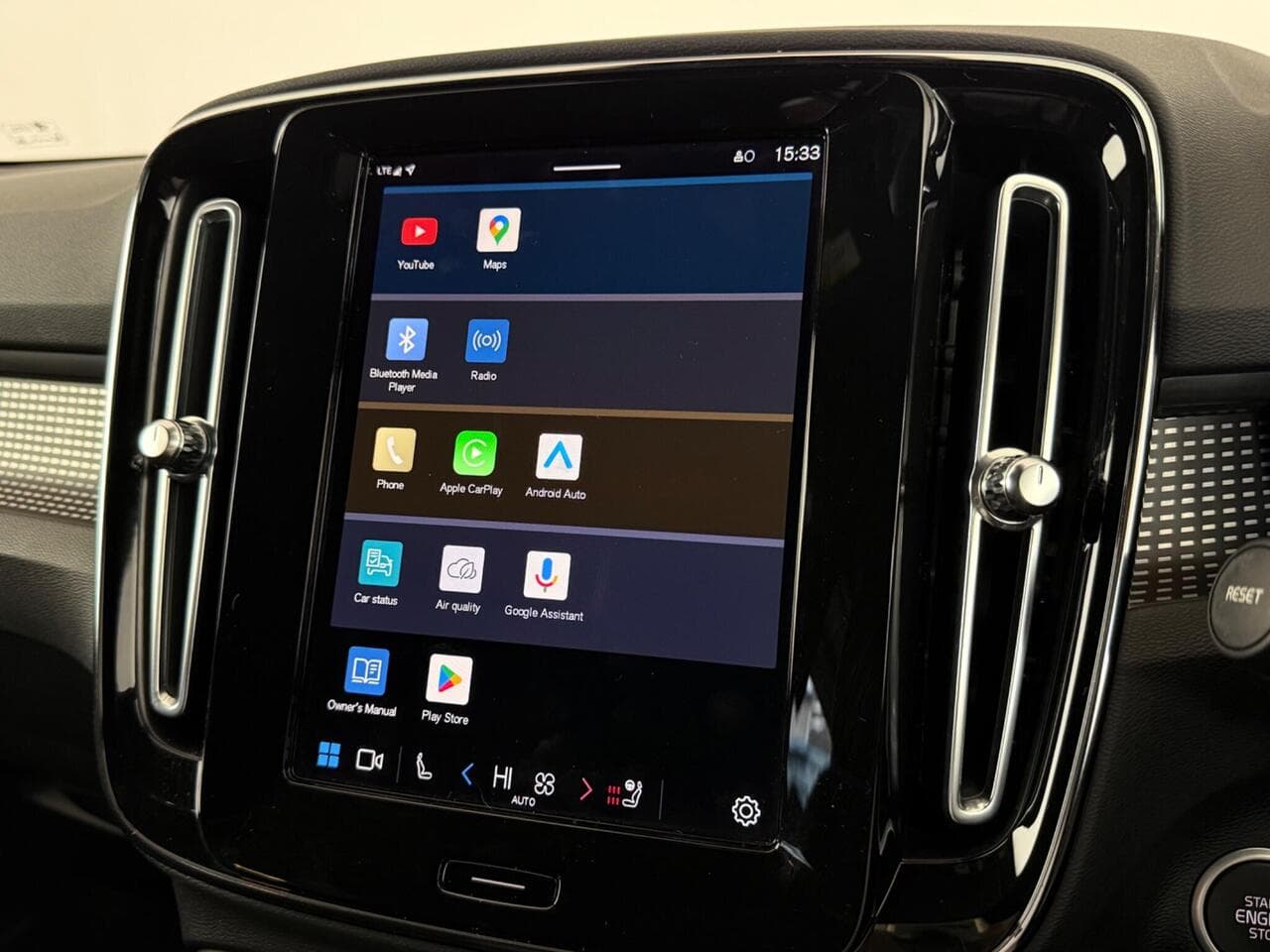 VOLVO XC40 thumbnail Infotainment System