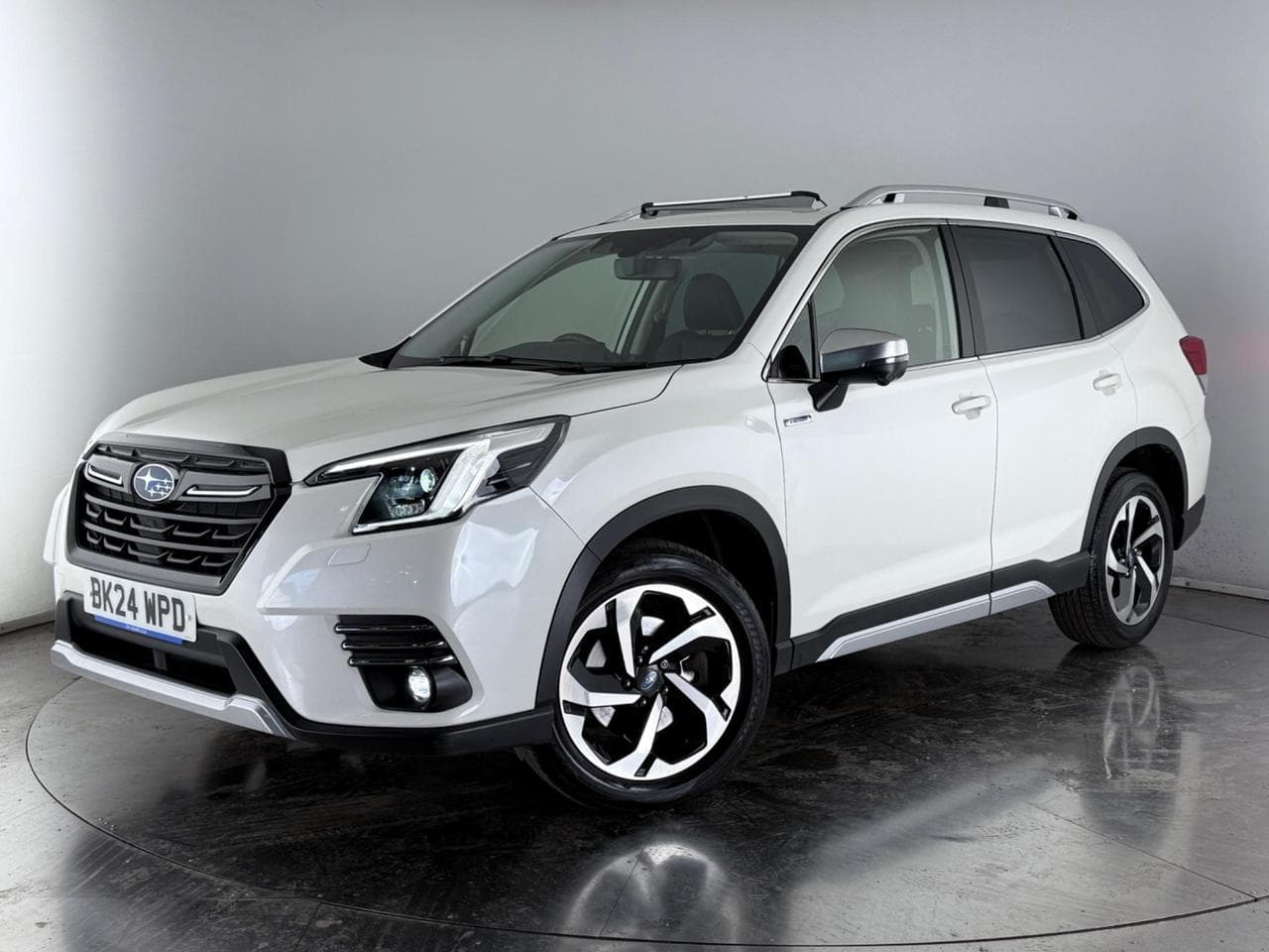 SUBARU Forester thumbnail Front Left