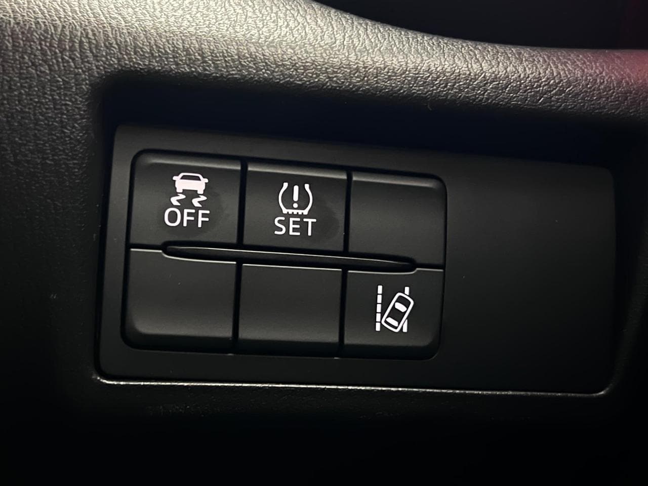 MAZDA MX-5 thumbnail Misc Controls