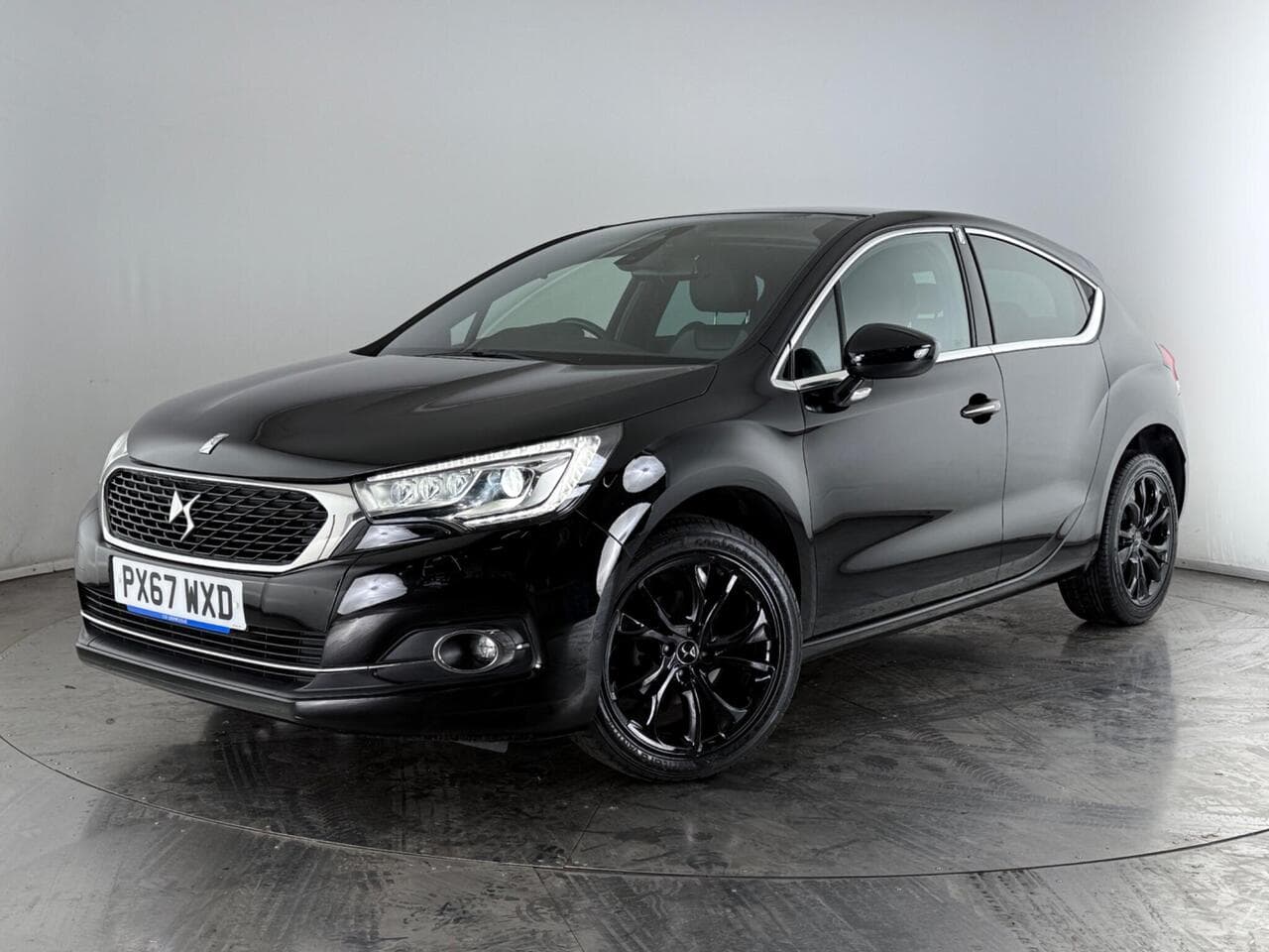 DS 4 thumbnail Front Left