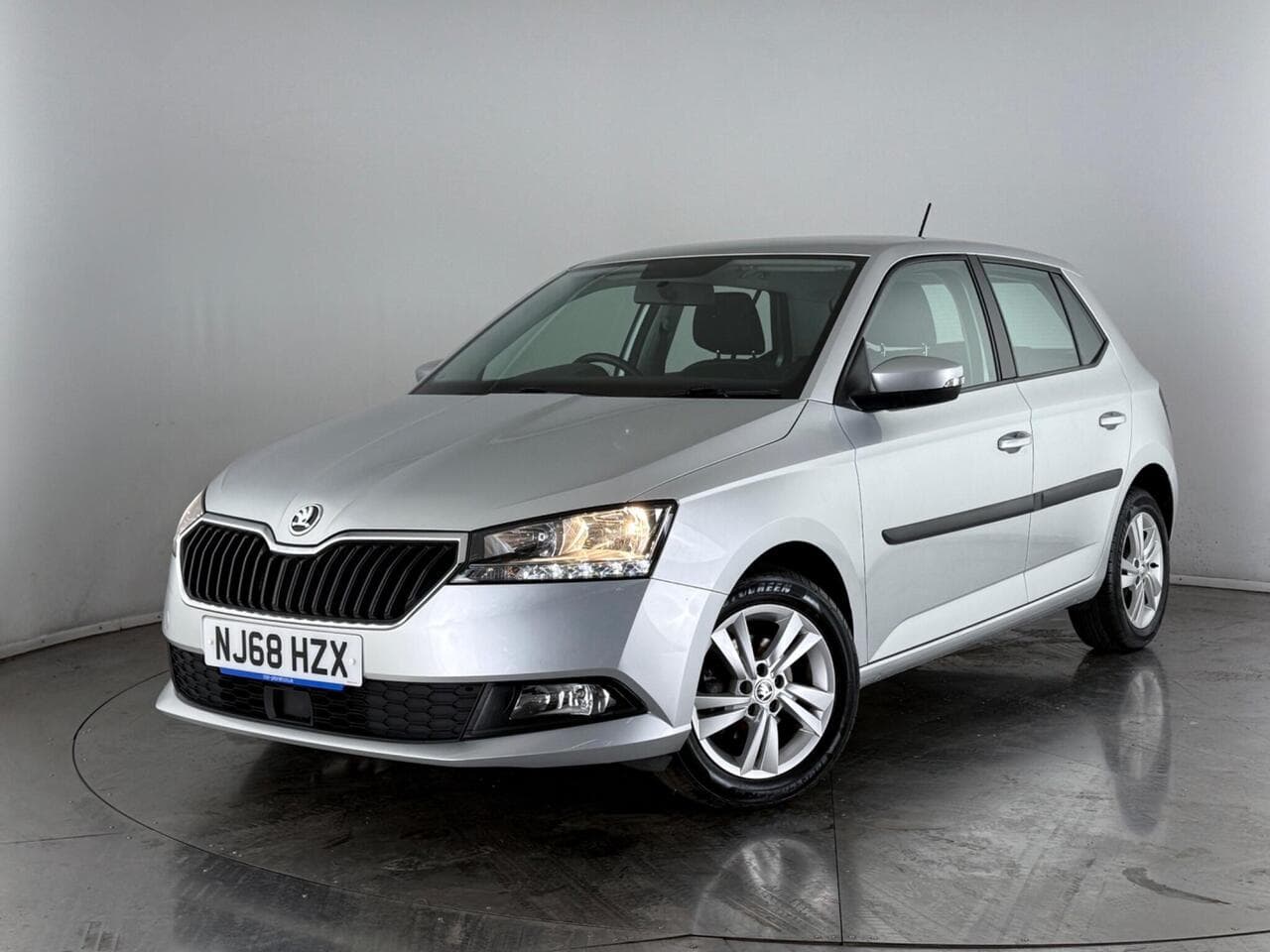 SKODA Fabia thumbnail Front Left