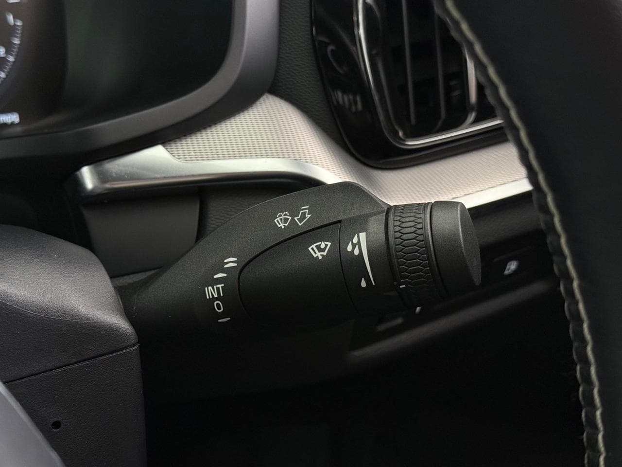 VOLVO S60 thumbnail Misc Controls