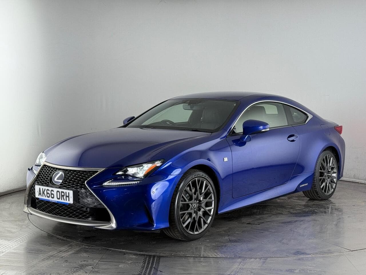 LEXUS RC thumbnail Front Left