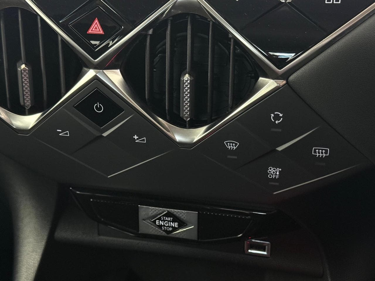 DS 3 Crossback thumbnail Misc Controls
