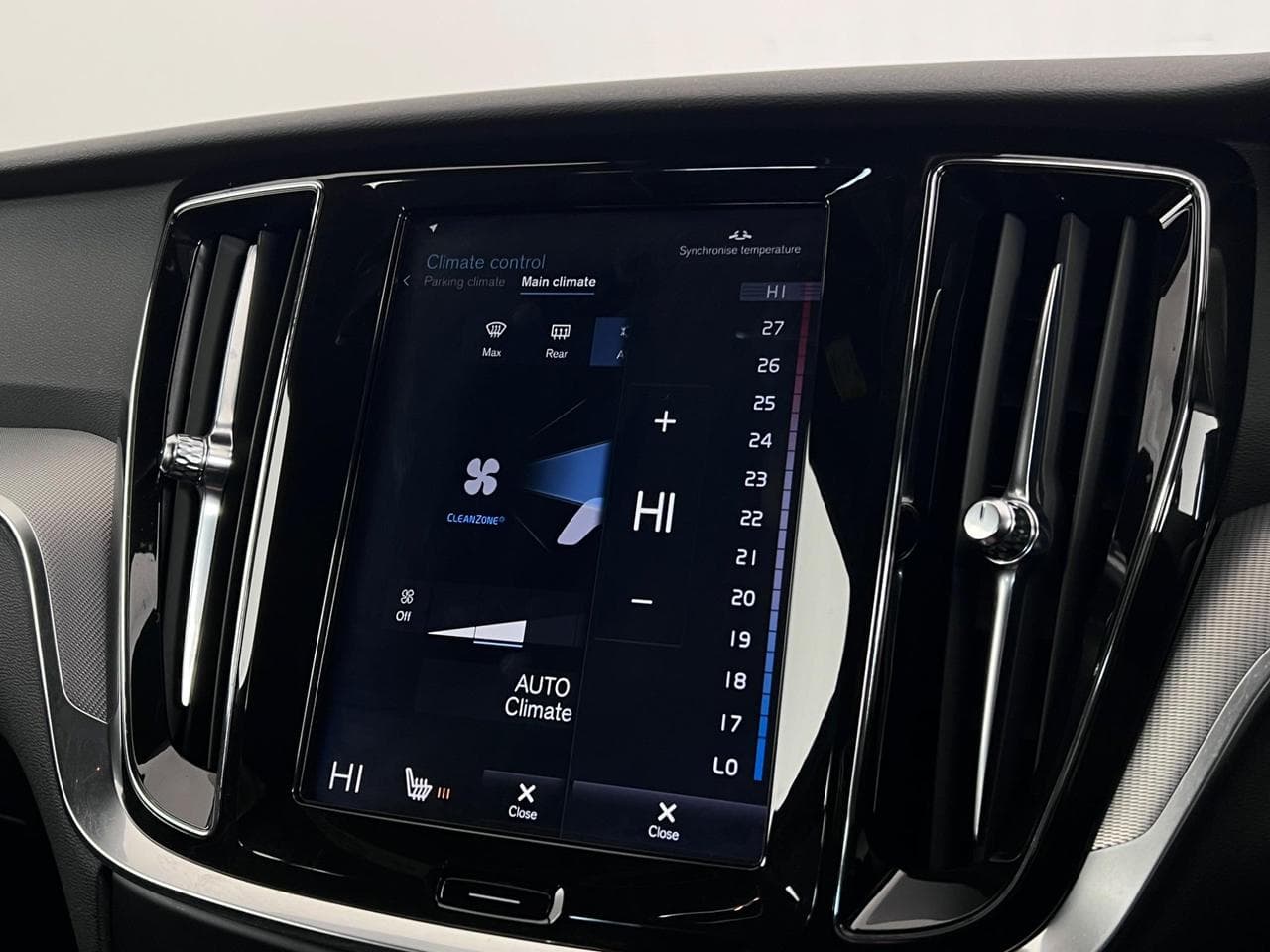 VOLVO S60 thumbnail Infotainment System