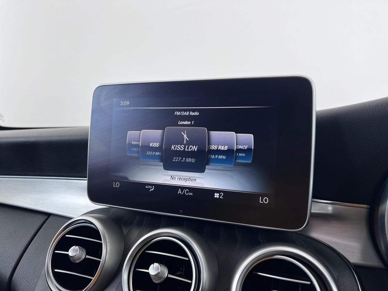 MERCEDES-BENZ C-Class thumbnail Infotainment System