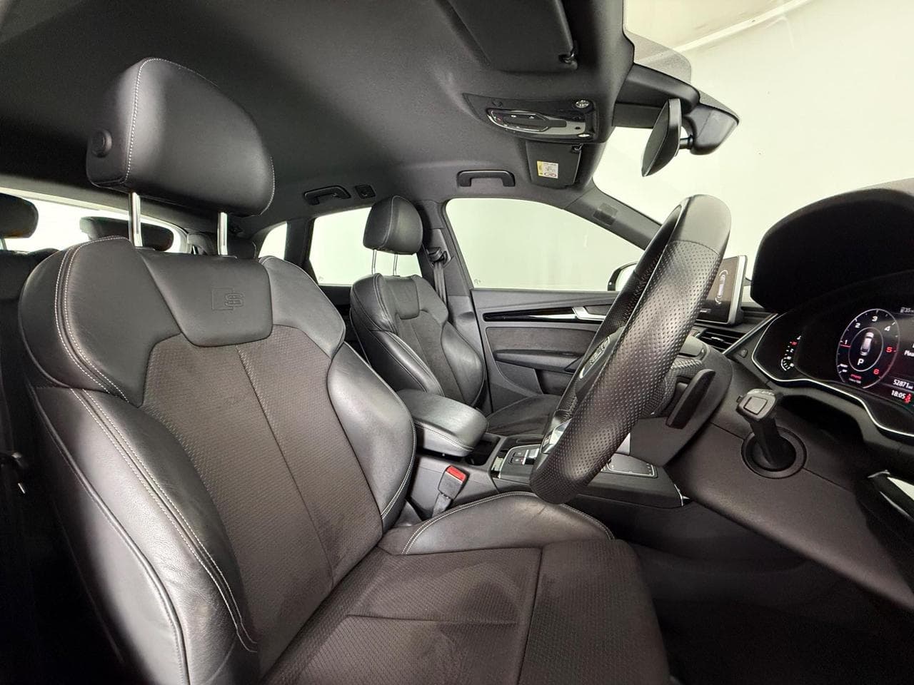 AUDI Q5 thumbnail Seat Driver