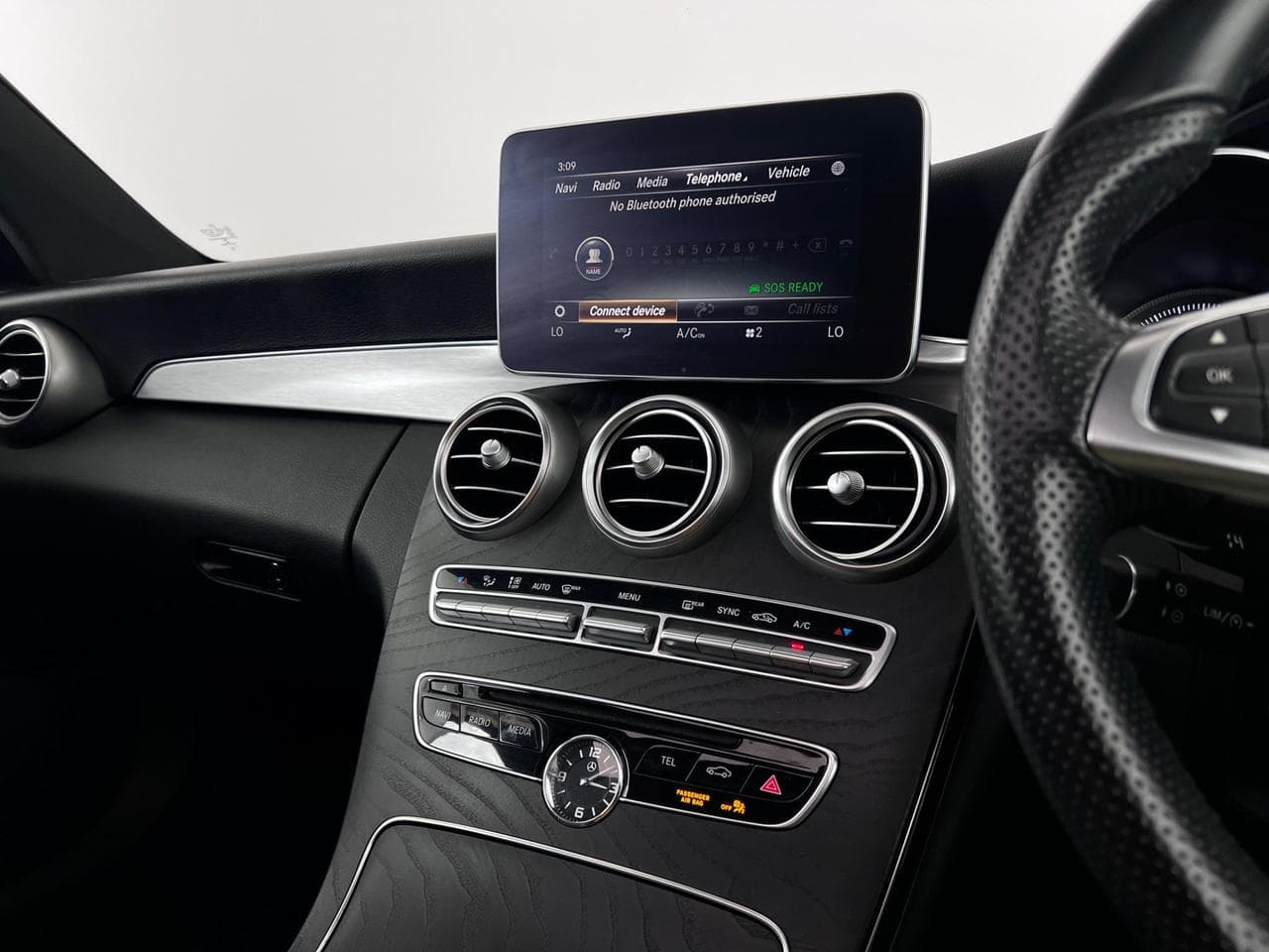 MERCEDES-BENZ C-Class thumbnail Infotainment System