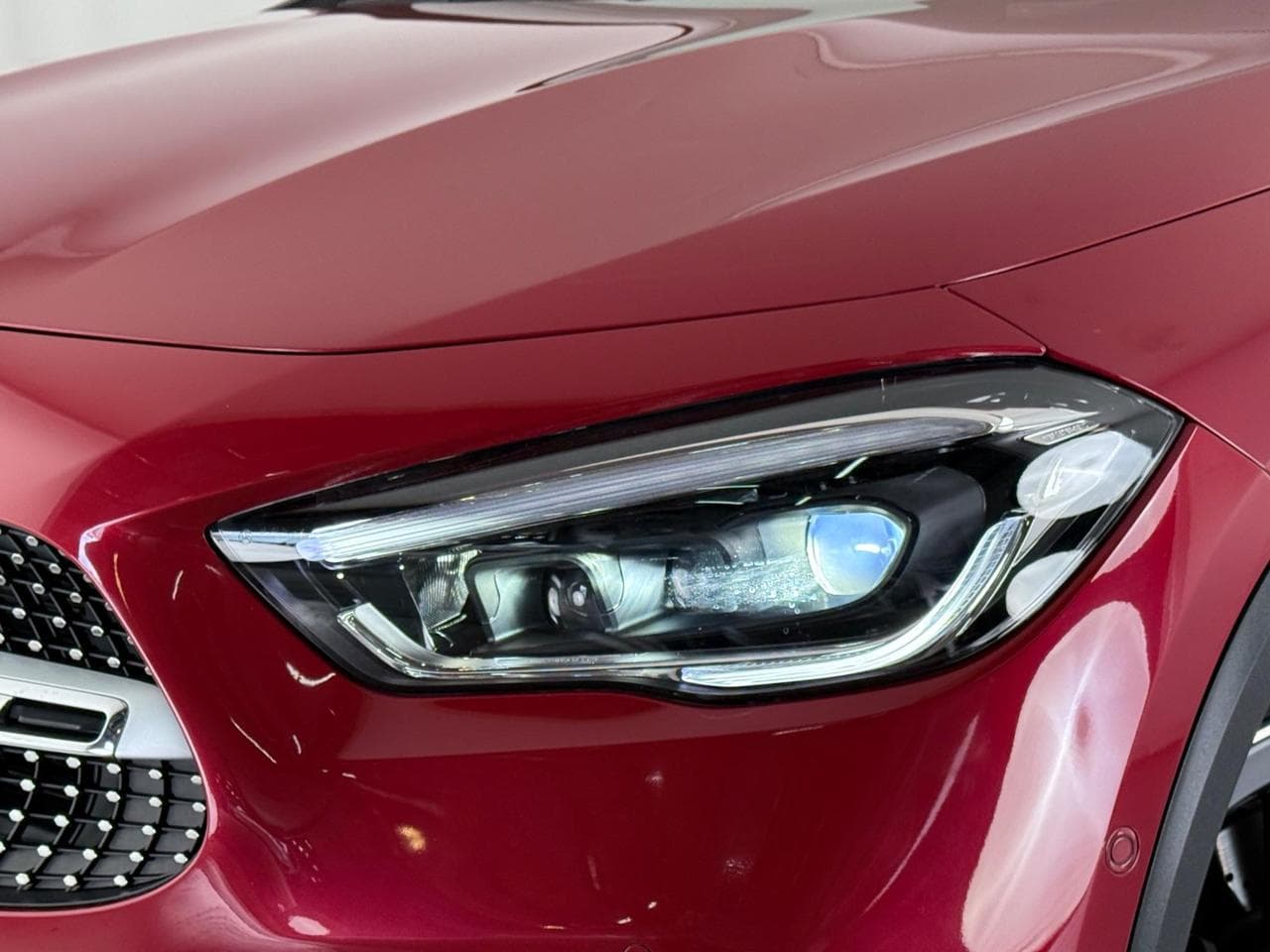 MERCEDES-BENZ GLA thumbnail Lights Front