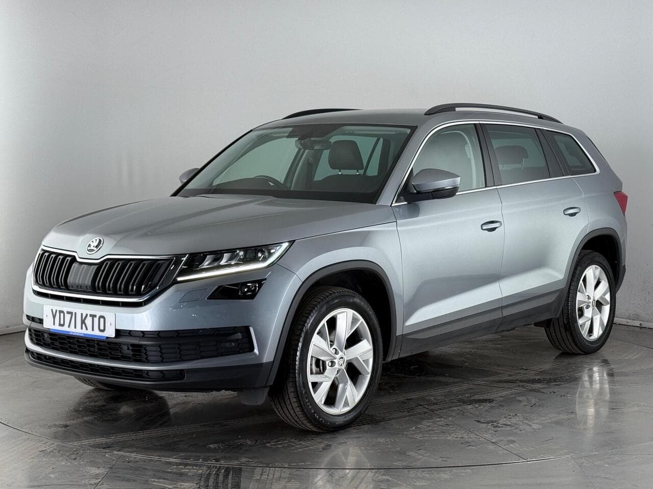 SKODA Kodiaq thumbnail Front Left
