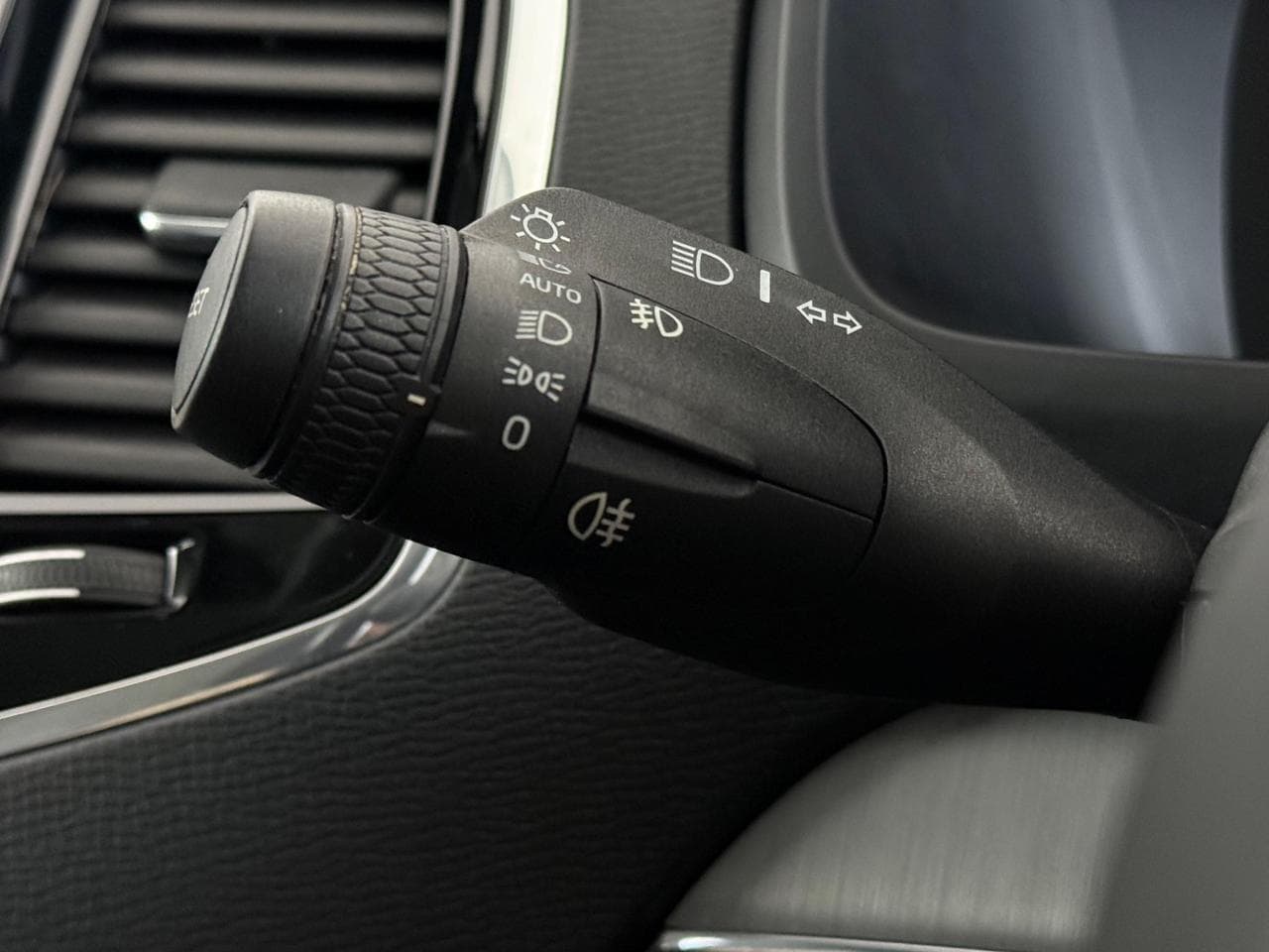 VOLVO XC90 thumbnail Misc Controls