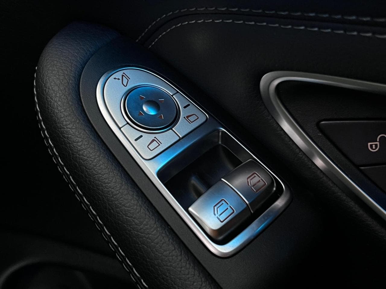 MERCEDES-BENZ C-Class thumbnail Misc Controls