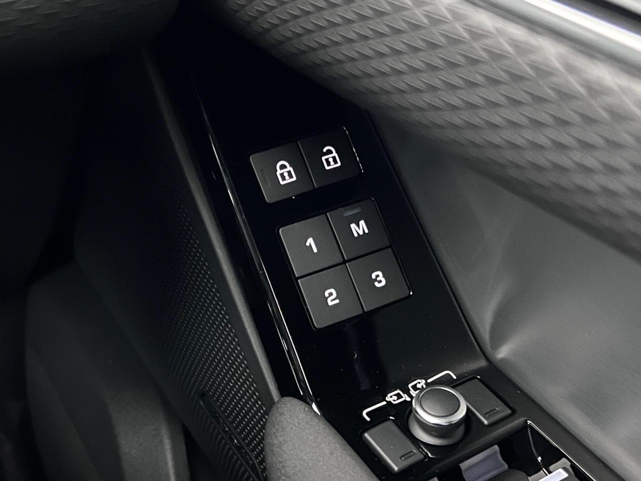 LAND ROVER Range Rover Velar thumbnail Misc Controls