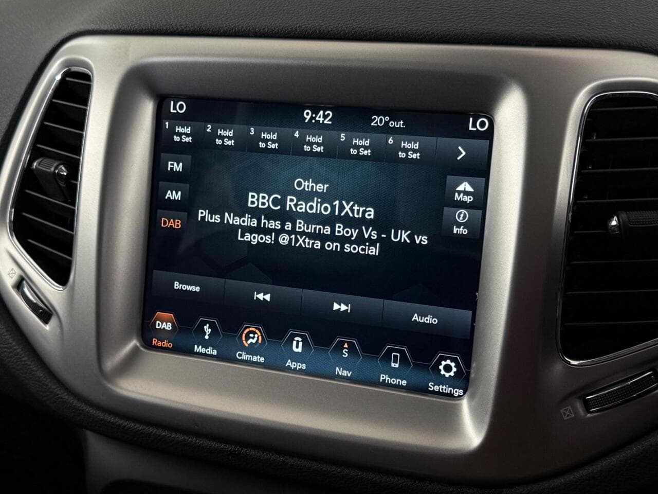 JEEP COMPASS thumbnail Infotainment System