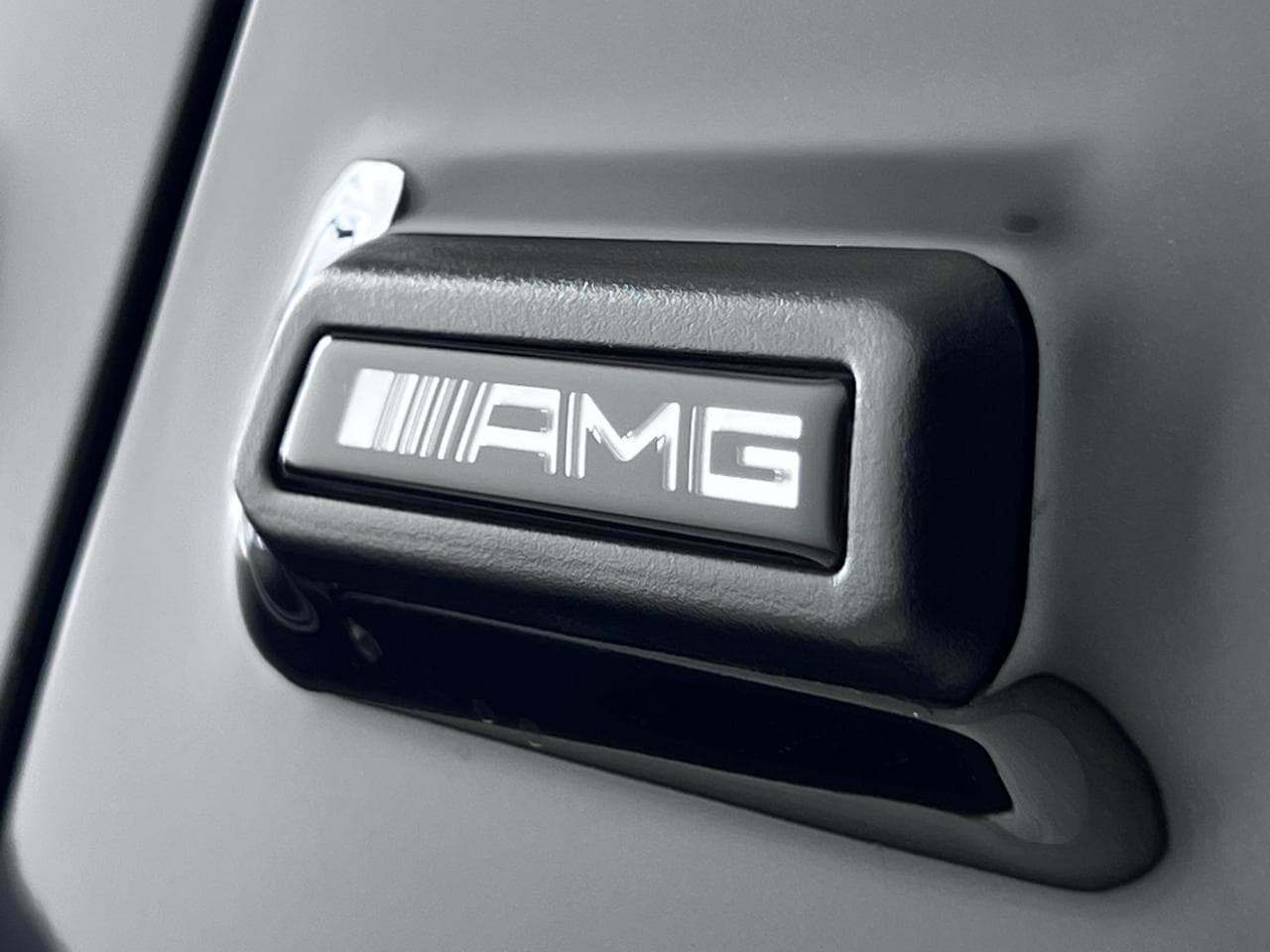 MERCEDES-BENZ G-Class thumbnail Misc Controls