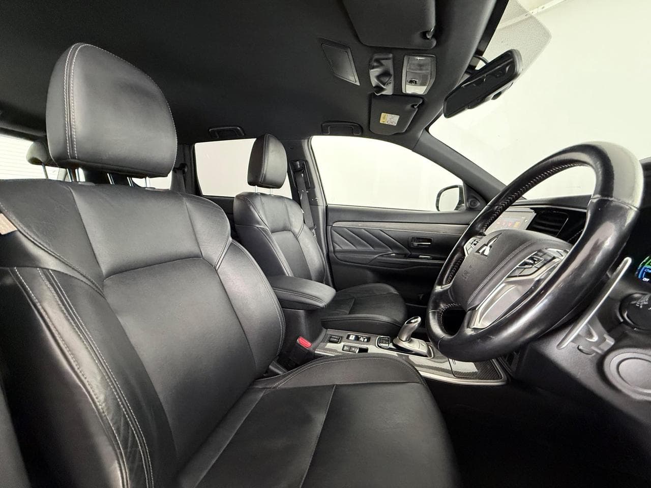 MITSUBISHI OUTLANDER thumbnail Seat Driver