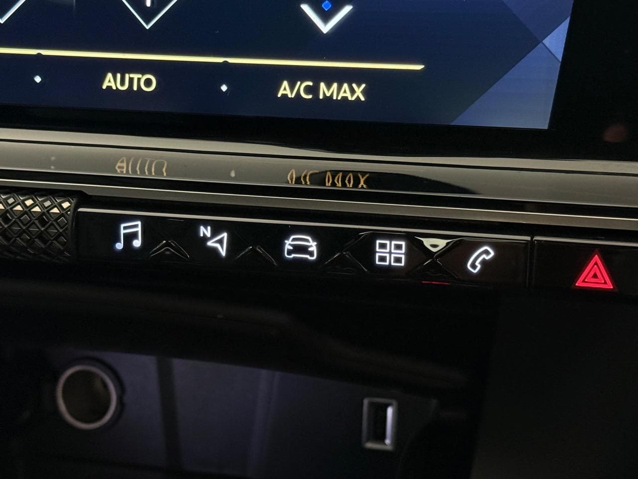 DS 7 Crossback thumbnail Infotainment System