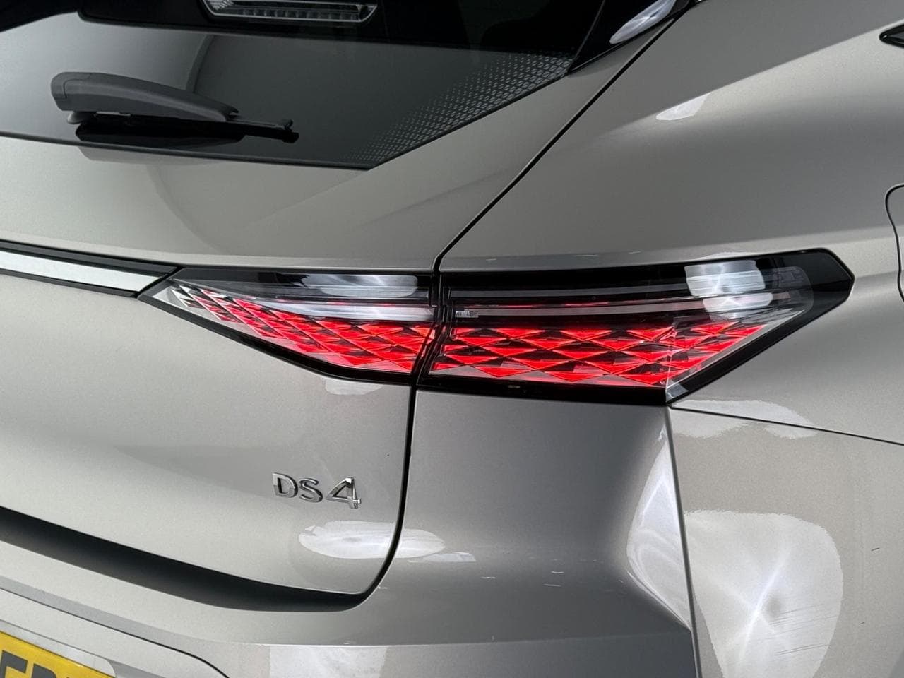 DS 4 thumbnail Lights Rear