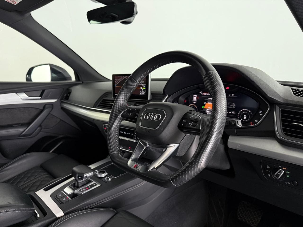 AUDI Q5 thumbnail Seat Driver