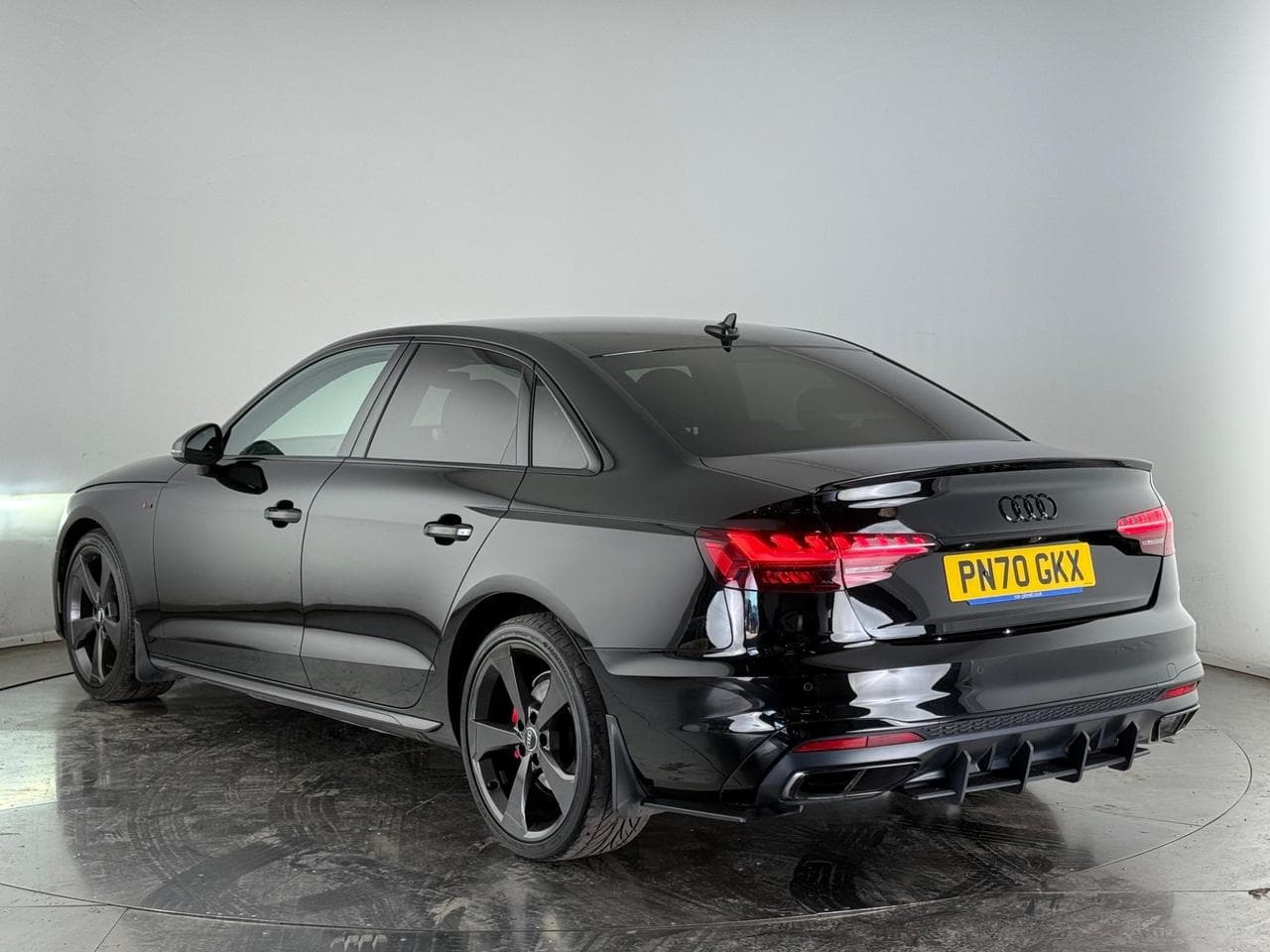 AUDI A4 thumbnail Rear Left