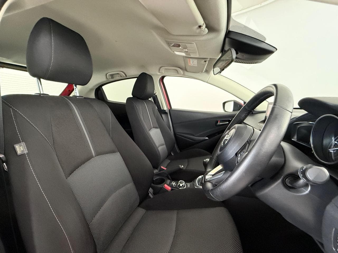 MAZDA 2 thumbnail Seat Driver