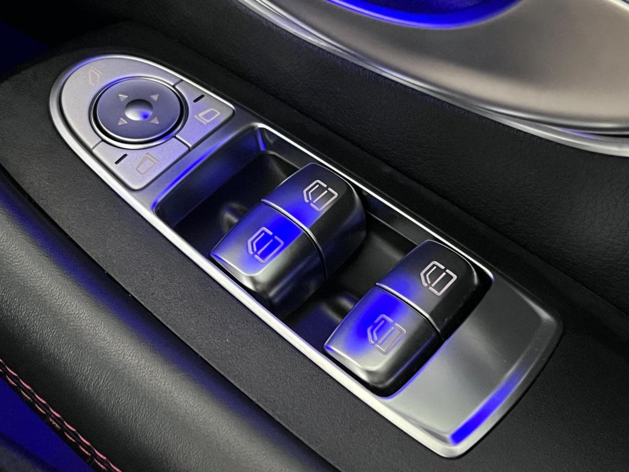 MERCEDES-BENZ E-Class thumbnail Door Interior