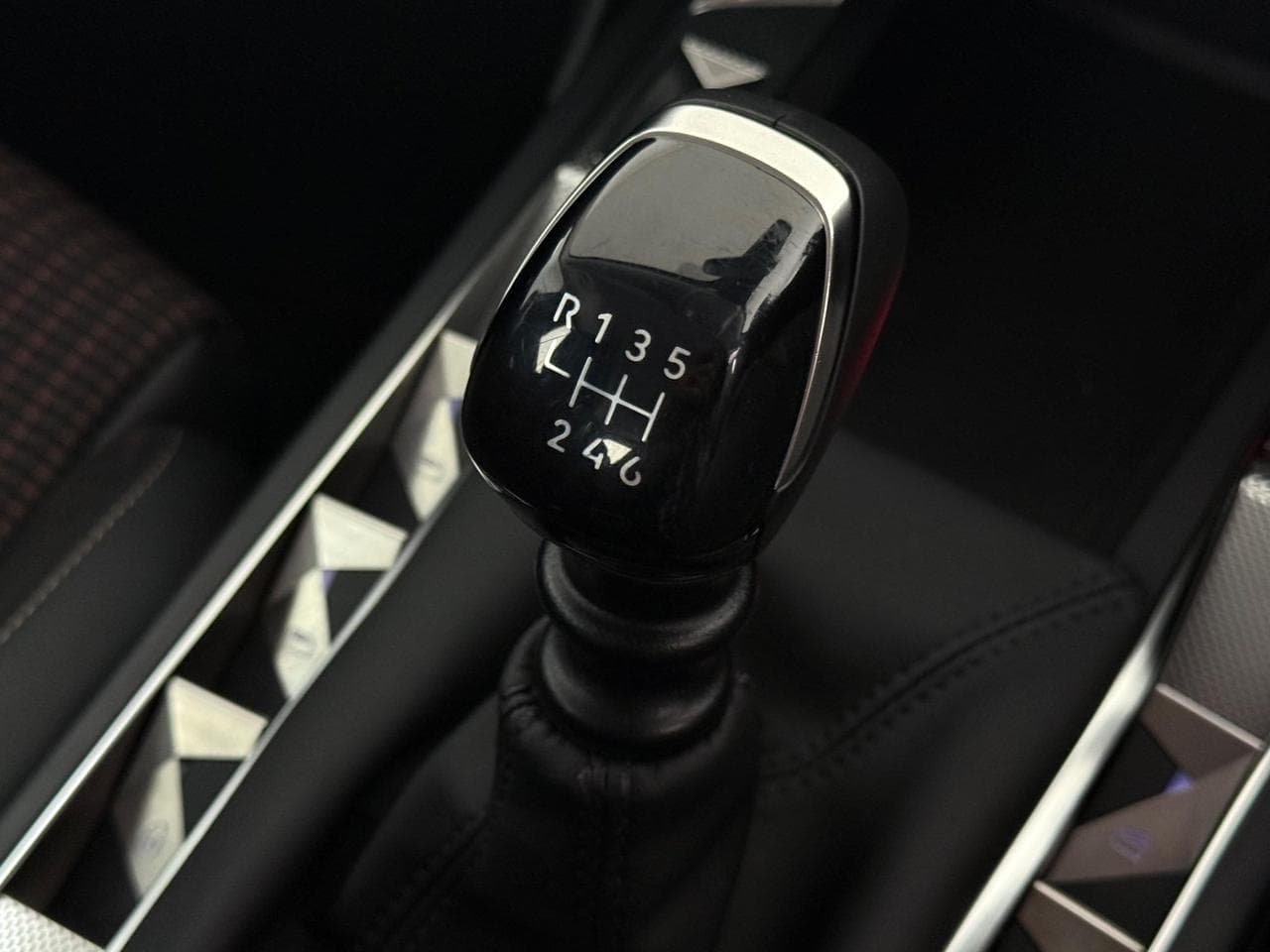 DS 3 thumbnail Interior Front