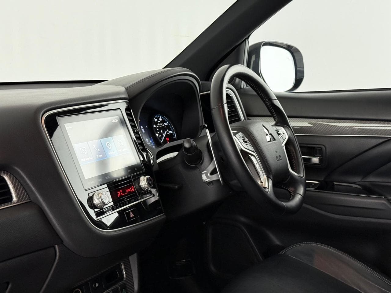 Mitsubishi Outlander thumbnail Interior Front