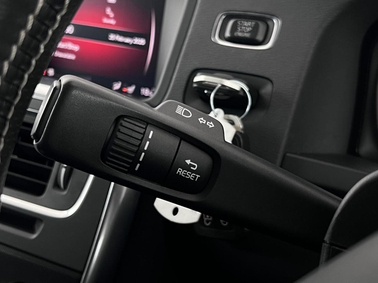 VOLVO S60 thumbnail Misc Controls