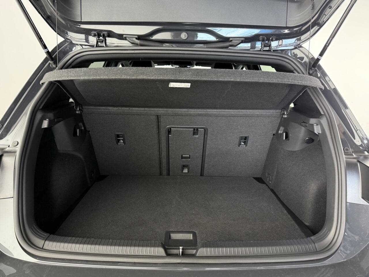 VOLKSWAGEN Golf thumbnail Boot