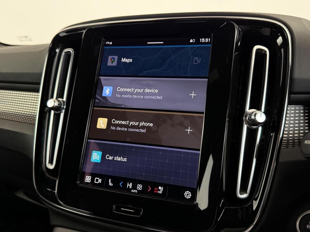 VOLVO XC40 thumbnail Infotainment System