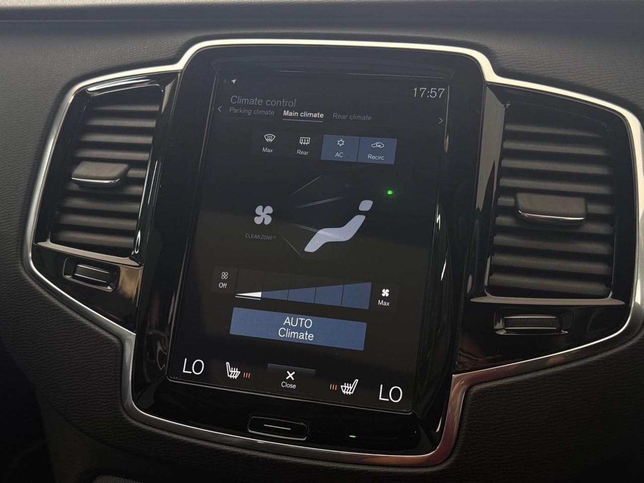 VOLVO XC90 thumbnail Infotainment System