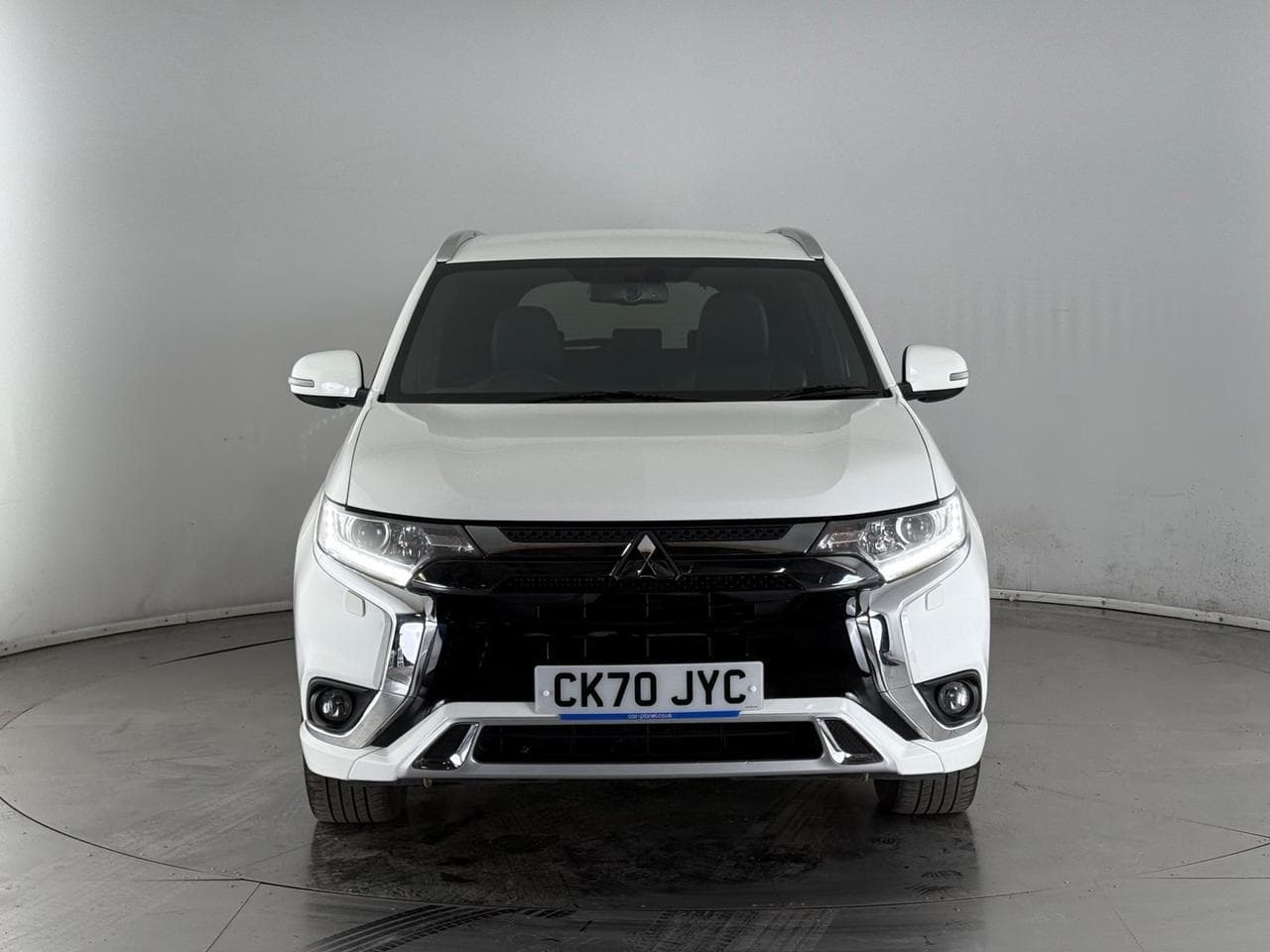 Mitsubishi Outlander thumbnail Front