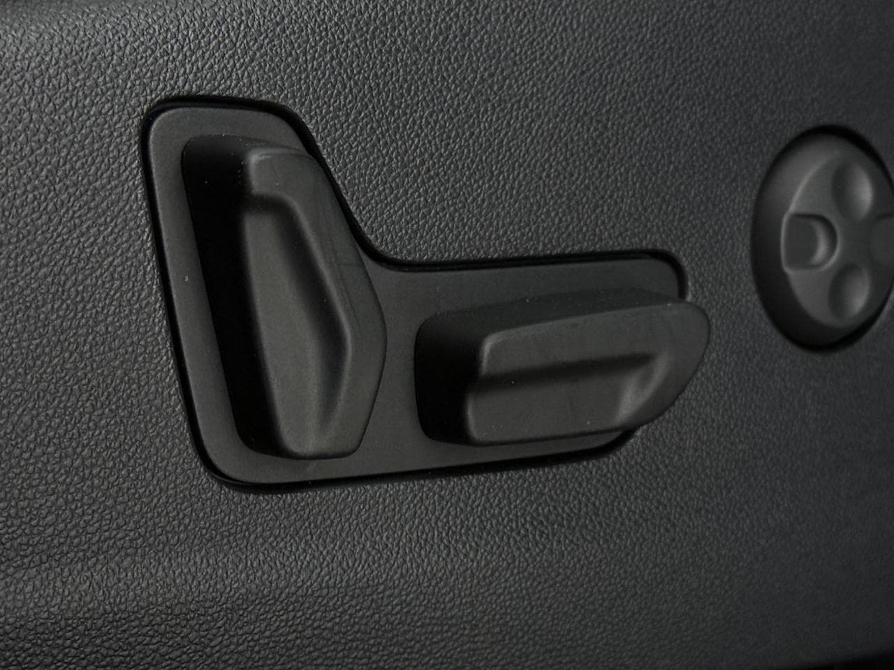 VAUXHALL Grandland X thumbnail Misc Controls