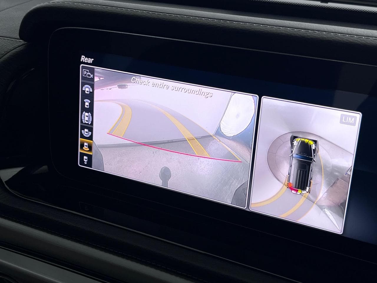 MERCEDES-BENZ G-Class thumbnail Infotainment System