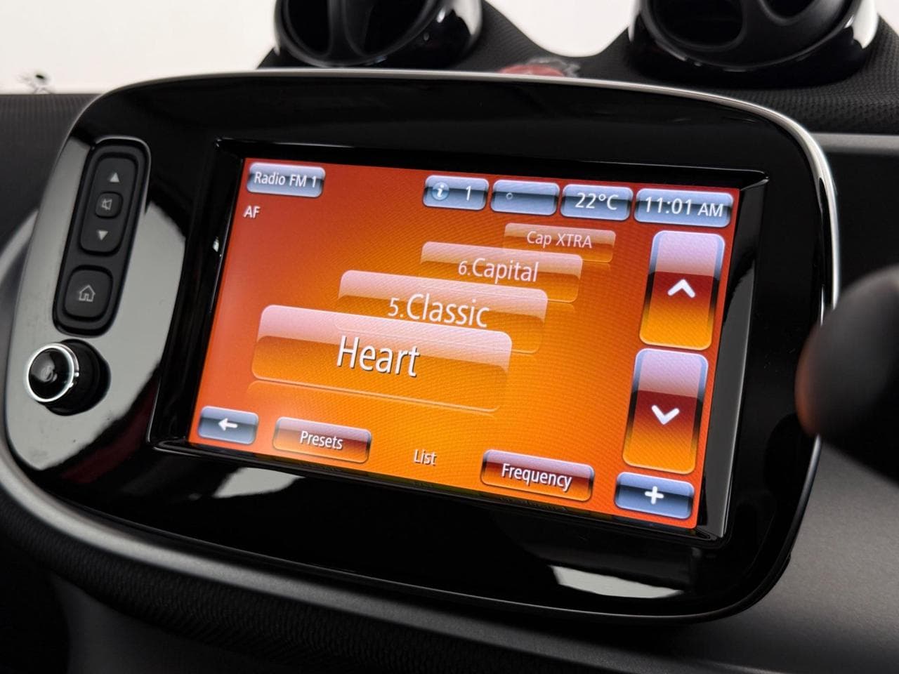 SMART forfour thumbnail Infotainment System
