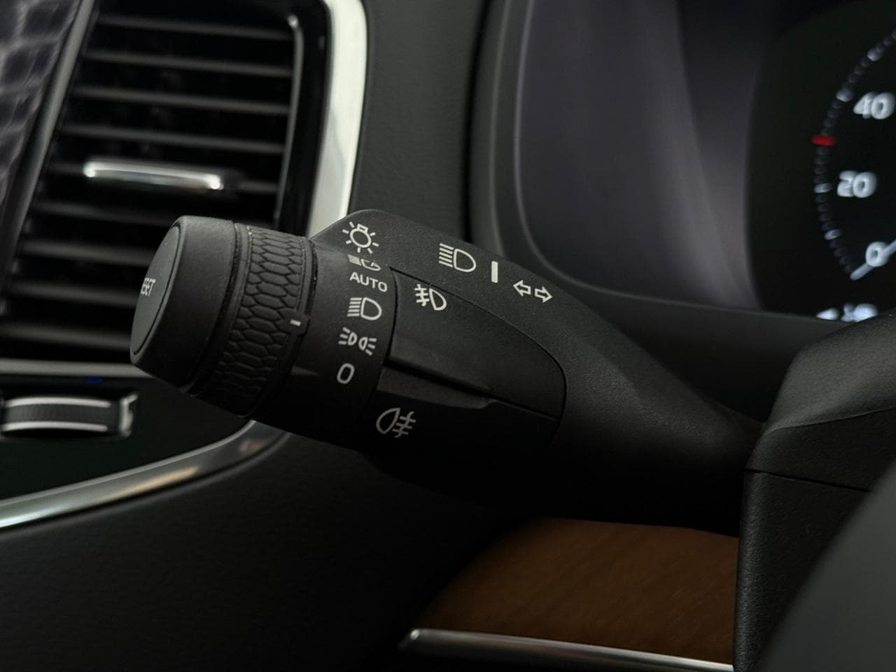 VOLVO XC90 thumbnail Misc Controls