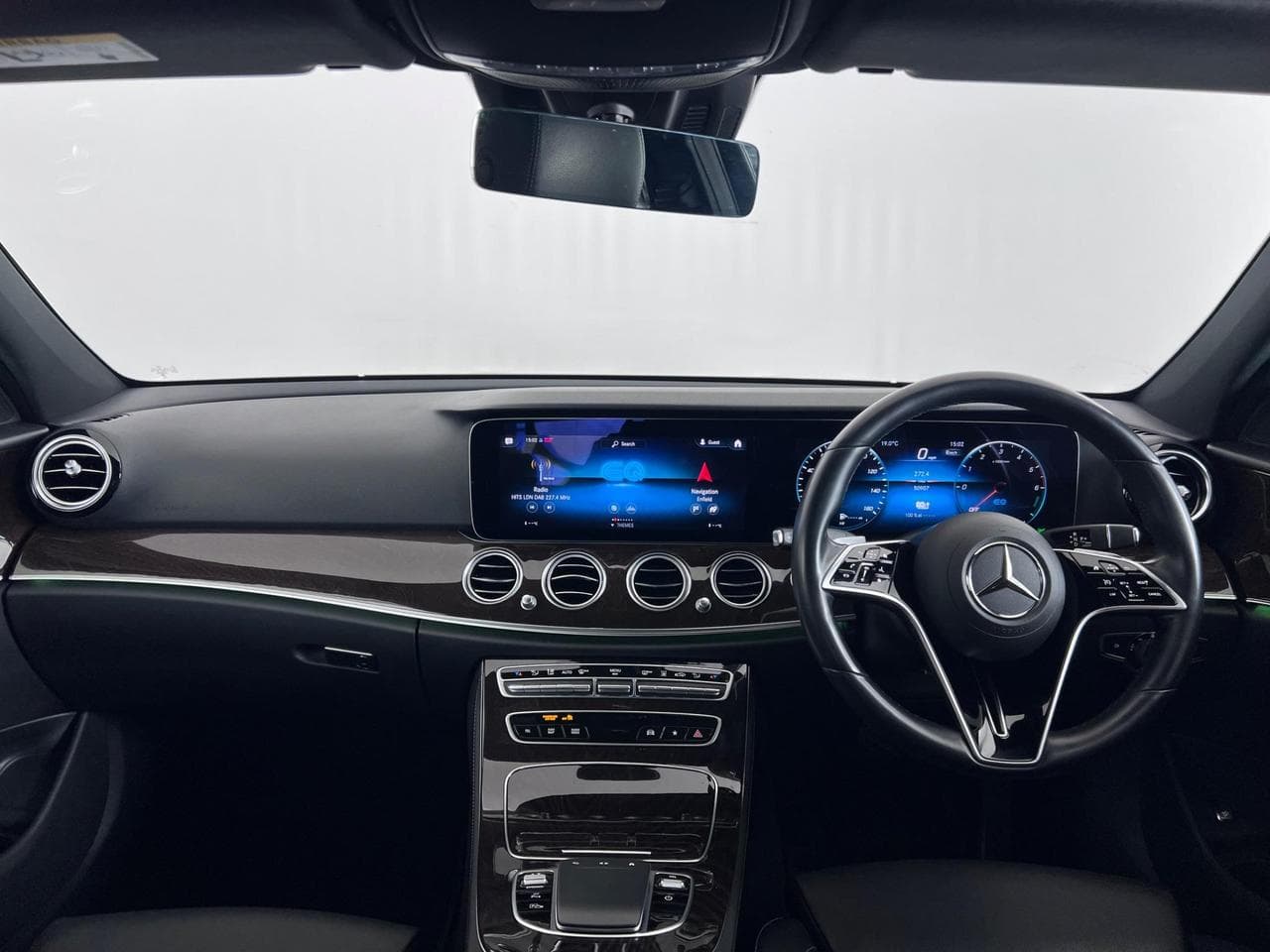 MERCEDES-BENZ E-CLASS thumbnail Infotainment System