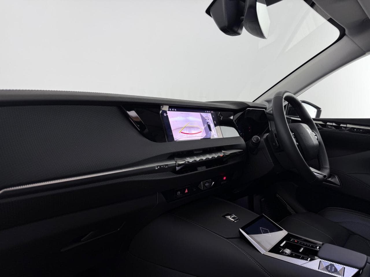 DS 4 thumbnail Interior Front