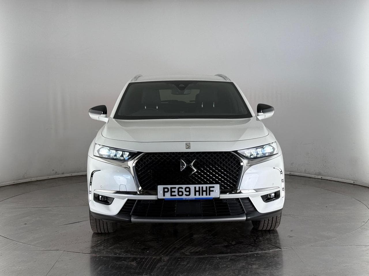 DS 7 Crossback thumbnail Front
