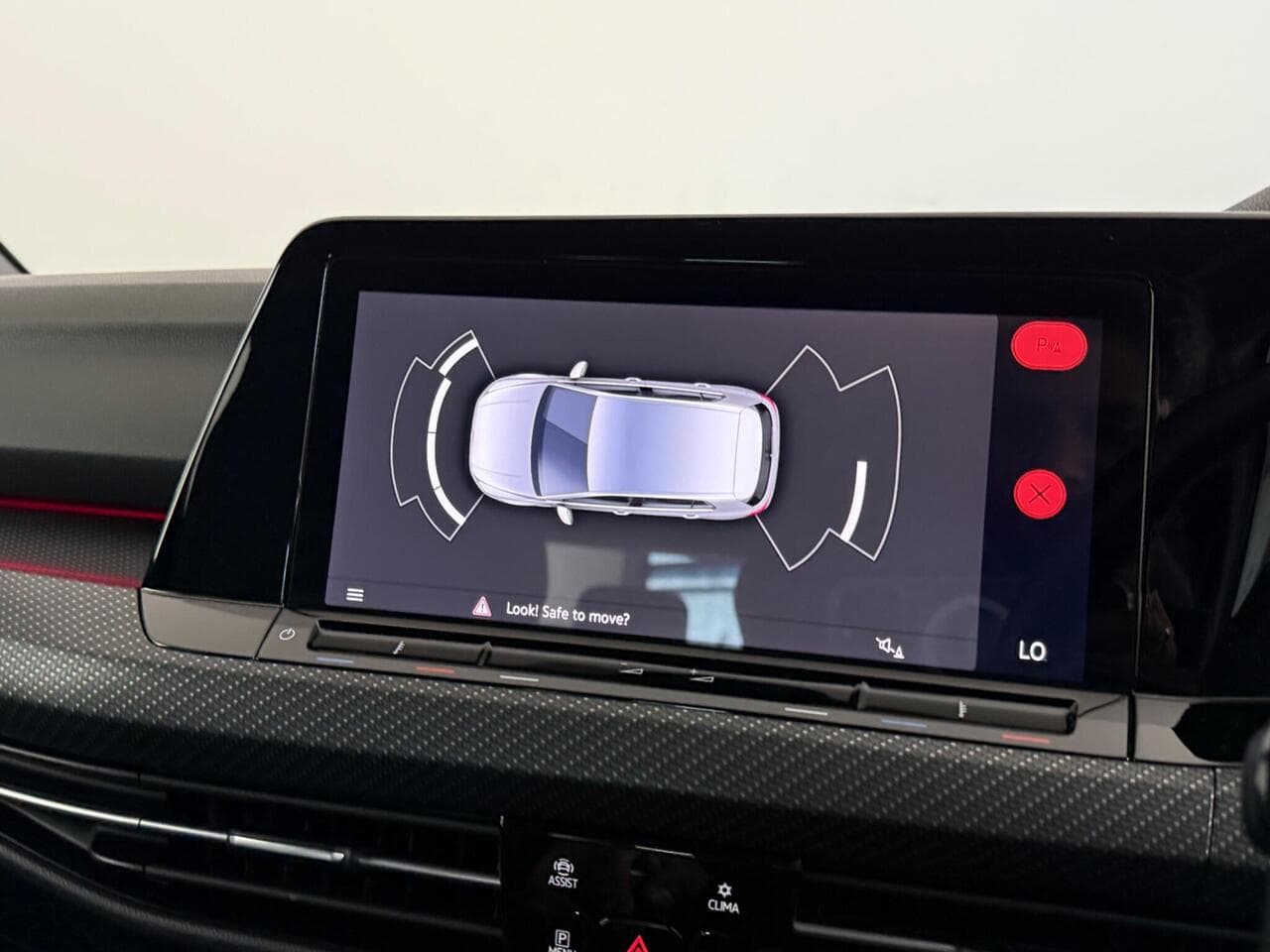 VOLKSWAGEN Golf thumbnail Infotainment System