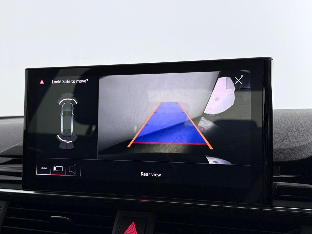 AUDI A4 thumbnail Infotainment System