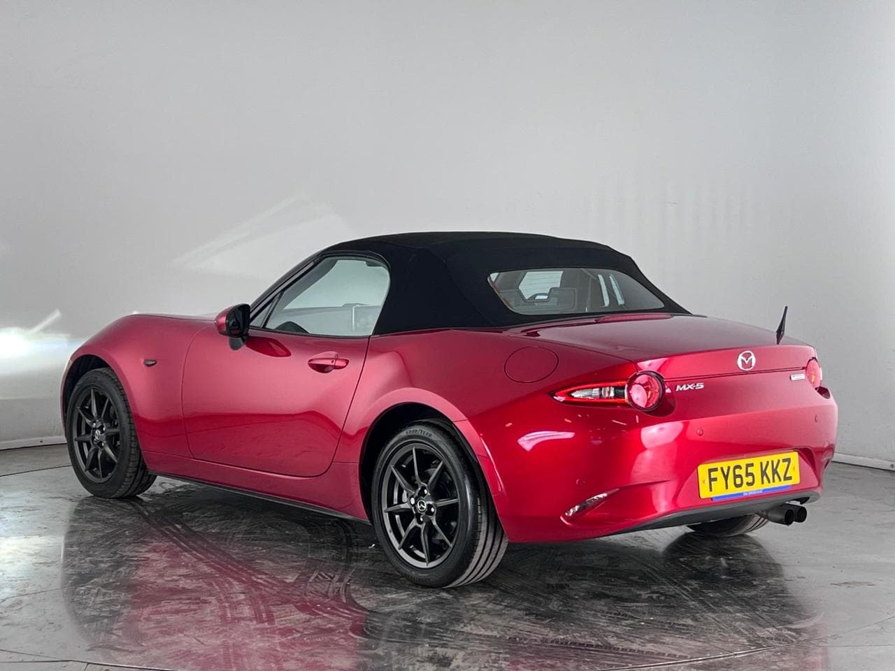 MAZDA MX-5 thumbnail Rear Left